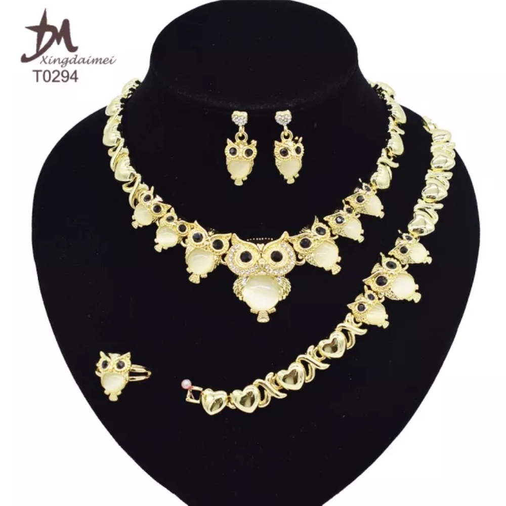 XOXO Necklace set